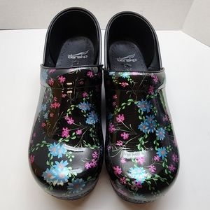 Dansko Floral Clogs sz 9.5 (40)